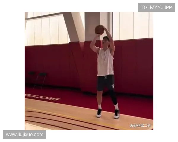 崔永熙:防守助力球队 进攻专注冲筐三分 崔永熙:防守助力球队 进攻专注冲筐三分