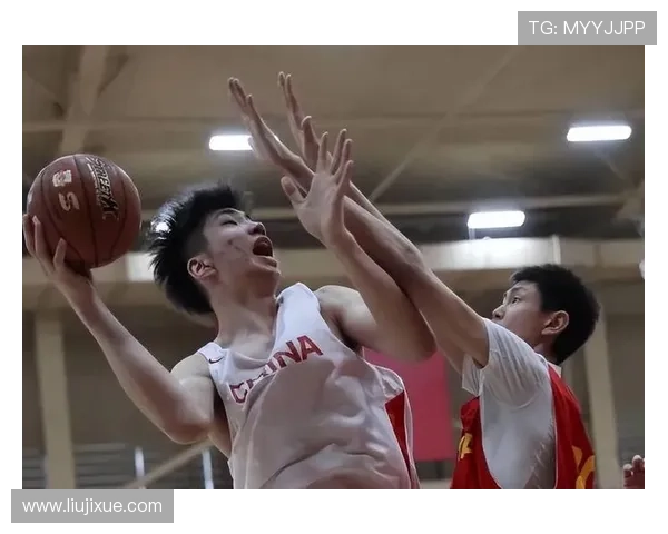 [CBA]琼斯底线回传 余嘉豪接球双手暴扣.