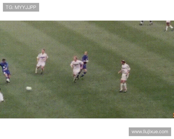 [国际足球]科克过顶长传 菲利克斯凌空垫射得分.